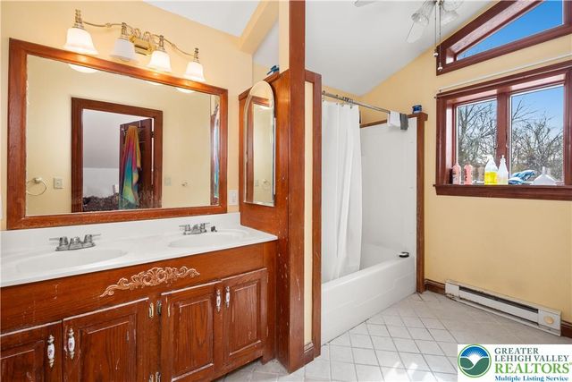 120 Royal Manor Road, Easton, PA 18042