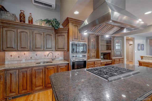 6279 CANTER CREEK Court, Grand Blanc, MI 48439