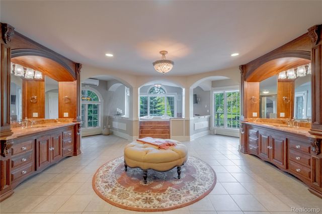 6279 CANTER CREEK Court, Grand Blanc, MI 48439