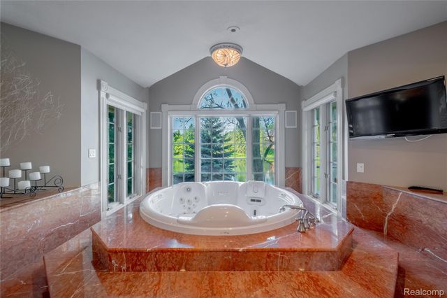 6279 CANTER CREEK Court, Grand Blanc, MI 48439