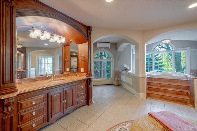 6279 CANTER CREEK Court, Grand Blanc, MI 48439