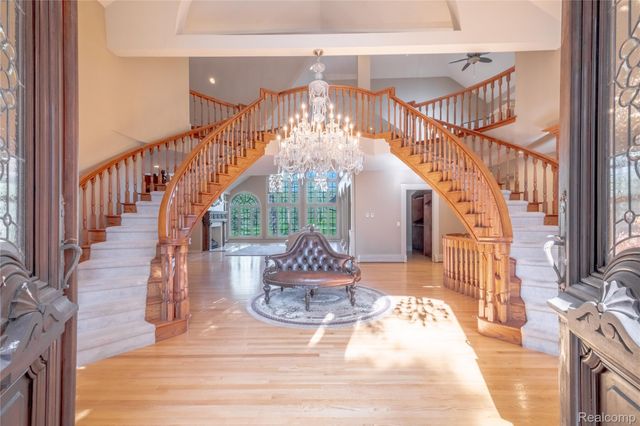 6279 CANTER CREEK Court, Grand Blanc, MI 48439