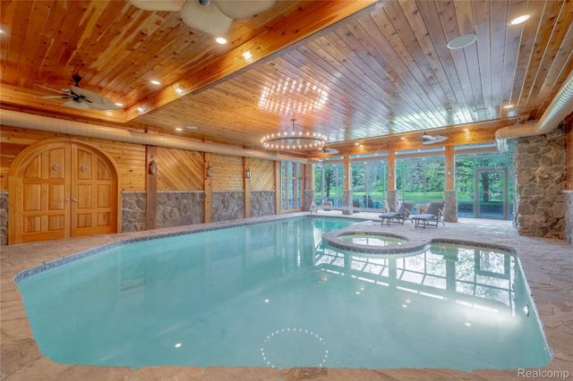 6279 CANTER CREEK Court, Grand Blanc, MI 48439