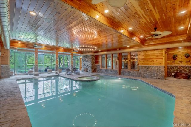 6279 CANTER CREEK Court, Grand Blanc, MI 48439