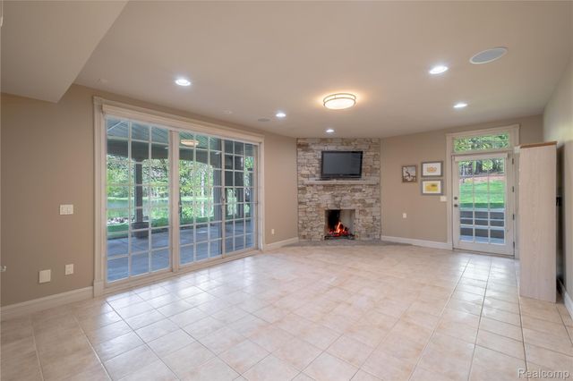 6279 CANTER CREEK Court, Grand Blanc, MI 48439