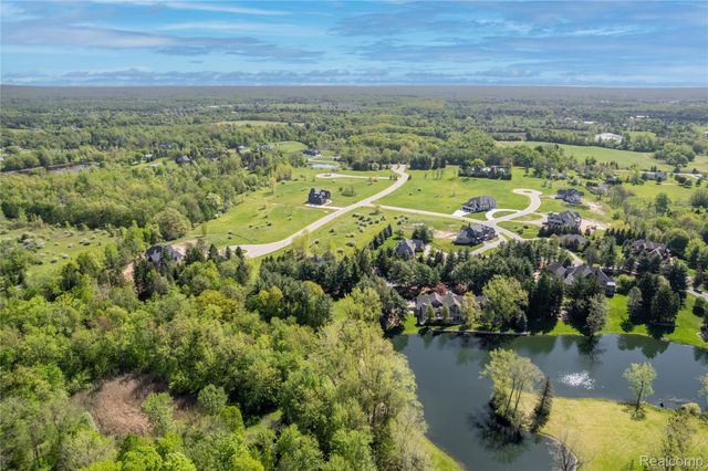 6279 CANTER CREEK Court, Grand Blanc, MI 48439