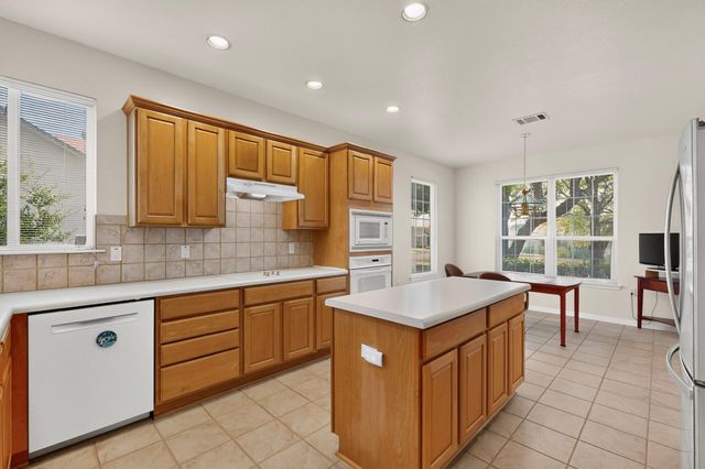 207 Red Poppy TRL, Georgetown, TX 78633