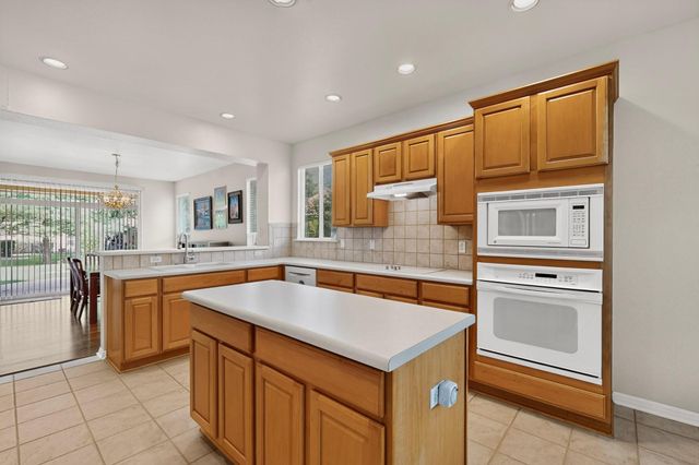 207 Red Poppy TRL, Georgetown, TX 78633