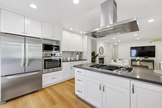 800 Fountain Park Lane, Mountain View, CA 94043