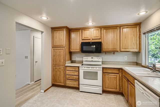 10616 164th Avenue NE, Redmond, WA 98052