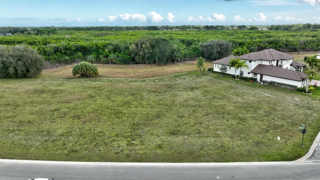 146 SE Fiore Bello, Port St Lucie, FL 34952