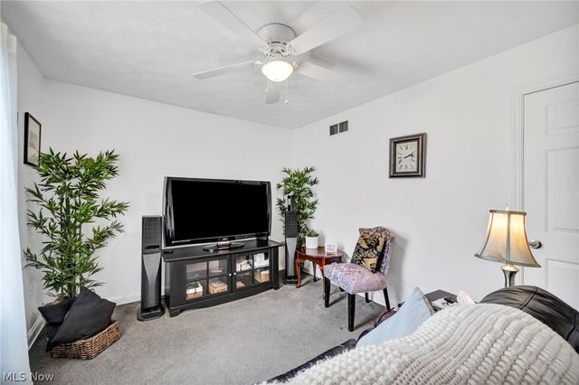11211 Cinnamon Boulevard, North Royalton, OH 44133