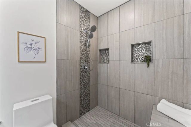 17008 Hartland St, Lake Balboa, CA 91406