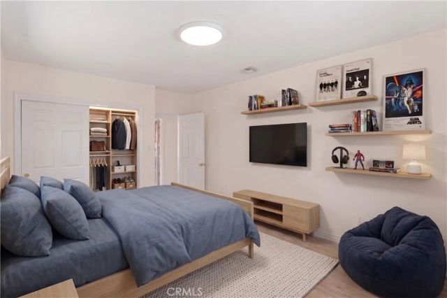17008 Hartland St, Lake Balboa, CA 91406