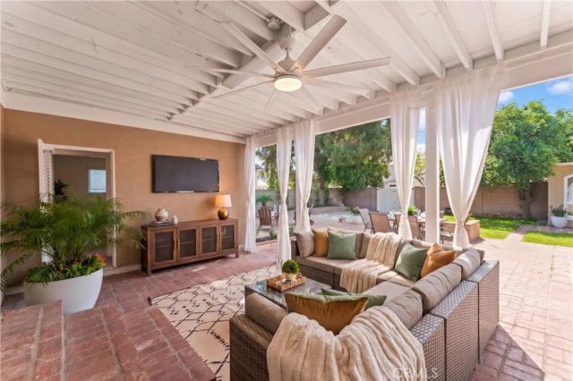 17008 Hartland St, Lake Balboa, CA 91406