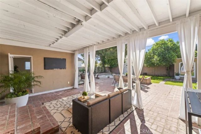 17008 Hartland St, Lake Balboa, CA 91406