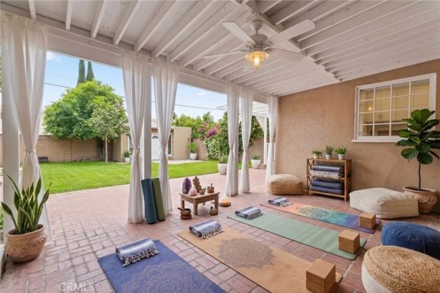 17008 Hartland St, Lake Balboa, CA 91406
