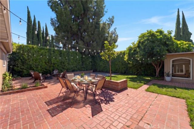 17008 Hartland St, Lake Balboa, CA 91406