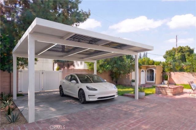 17008 Hartland St, Lake Balboa, CA 91406