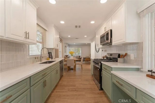 17008 Hartland St, Lake Balboa, CA 91406