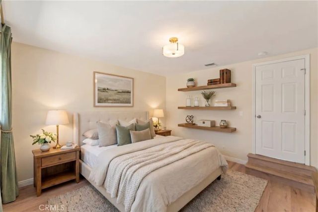 17008 Hartland St, Lake Balboa, CA 91406