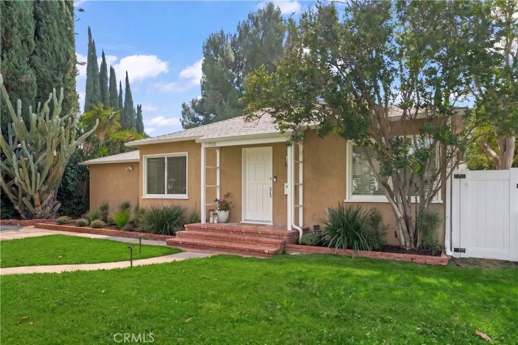 17008 Hartland St, Lake Balboa, CA 91406