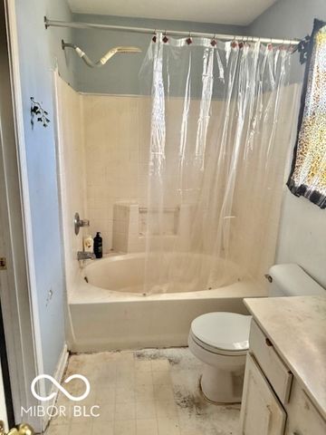 5401 Chestnut Woods Drive, Indianapolis, IN 46224