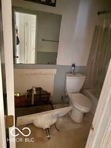 5401 Chestnut Woods Drive, Indianapolis, IN 46224