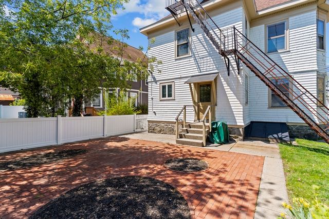 10 Alcott St, Boston, MA 02134