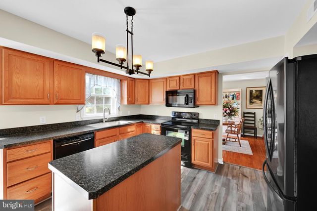 4 OSWEGO LN, Reading, PA 19605