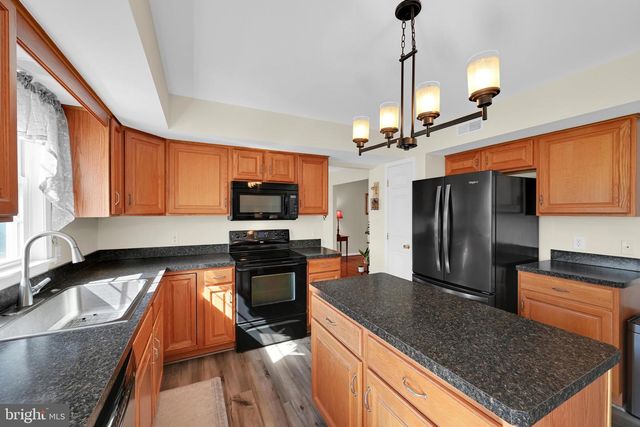 4 OSWEGO LN, Reading, PA 19605