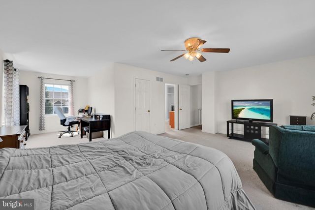 4 OSWEGO LN, Reading, PA 19605