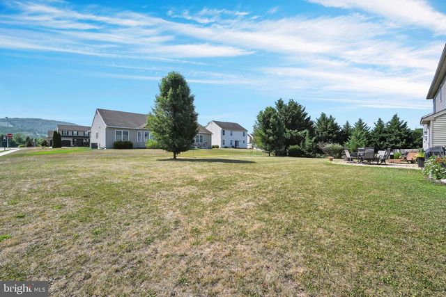 4 OSWEGO LN, Reading, PA 19605