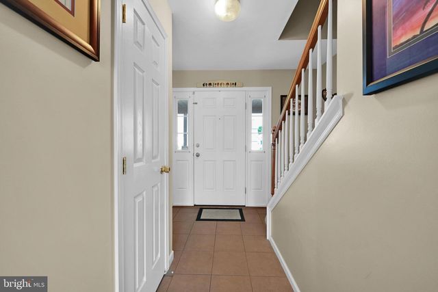 4 OSWEGO LN, Reading, PA 19605