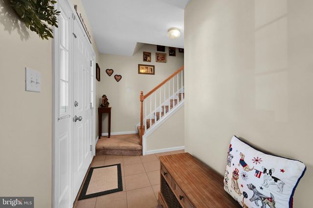4 OSWEGO LN, Reading, PA 19605