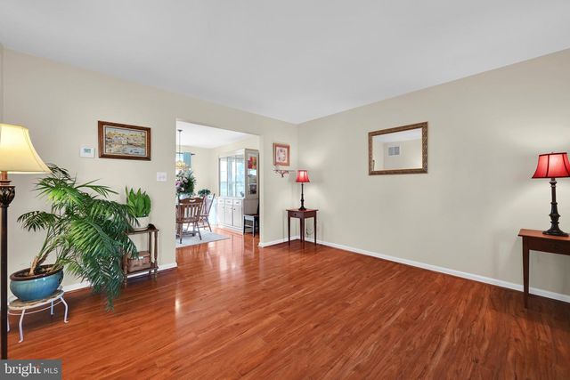 4 OSWEGO LN, Reading, PA 19605