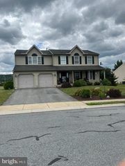 4 OSWEGO LN, Reading, PA 19605