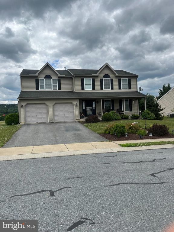 4 OSWEGO LN, Reading, PA 19605