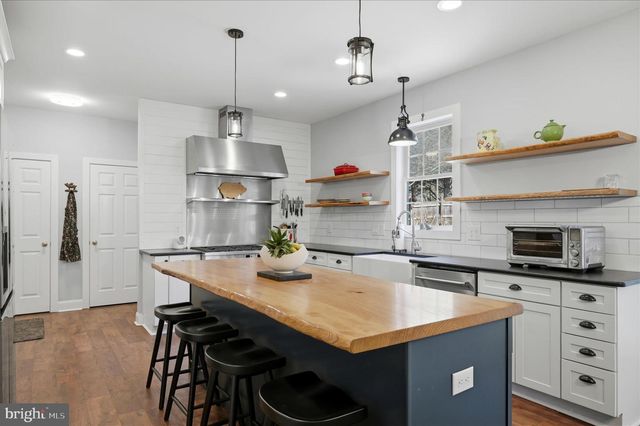 220 HERMITAGE BLVD, Berryville, VA 22611