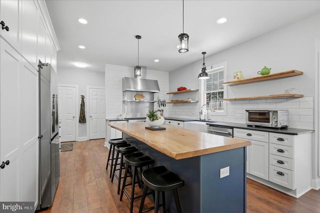 220 HERMITAGE BLVD, Berryville, VA 22611