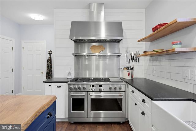 220 HERMITAGE BLVD, Berryville, VA 22611