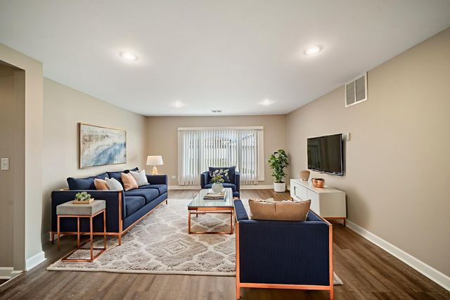 7949 Newland Avenue, Burbank, IL 60459