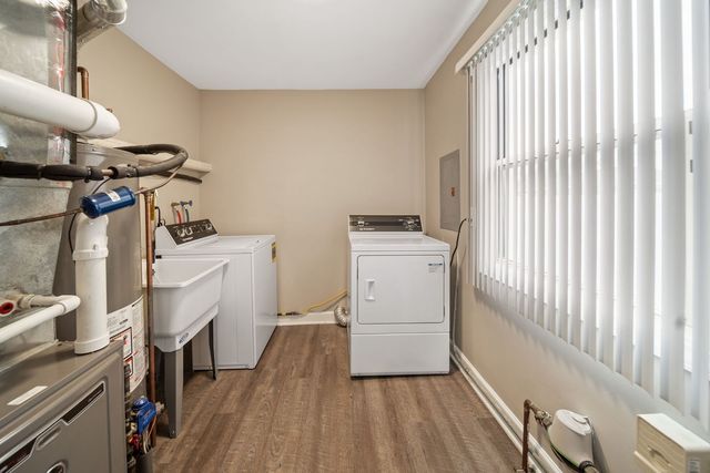 7949 Newland Avenue, Burbank, IL 60459