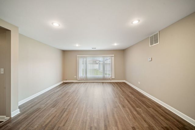 7949 Newland Avenue, Burbank, IL 60459