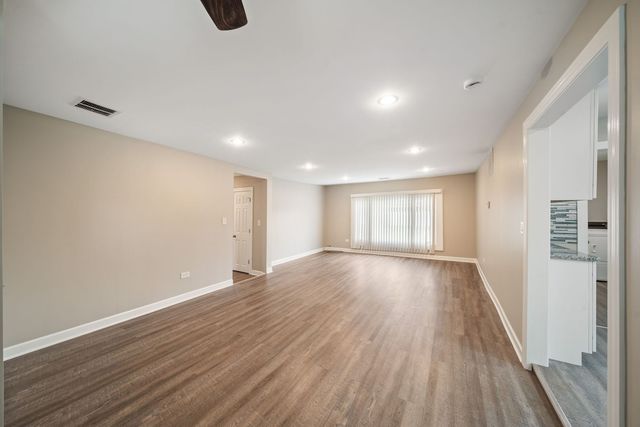 7949 Newland Avenue, Burbank, IL 60459