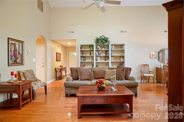 13 Stonebridge Drive, Asheville, NC 28805