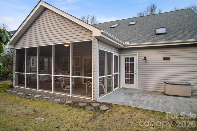 13 Stonebridge Drive, Asheville, NC 28805