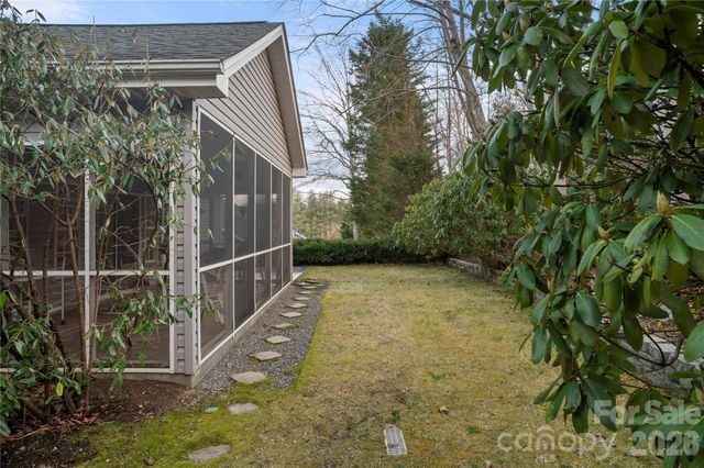 13 Stonebridge Drive, Asheville, NC 28805