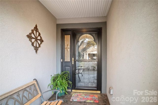 13 Stonebridge Drive, Asheville, NC 28805