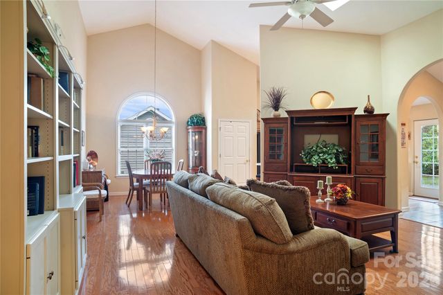 13 Stonebridge Drive, Asheville, NC 28805